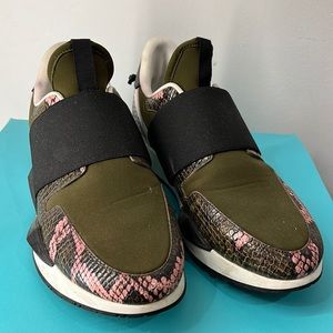 Sneakers that I couldn't wear because it was a pity